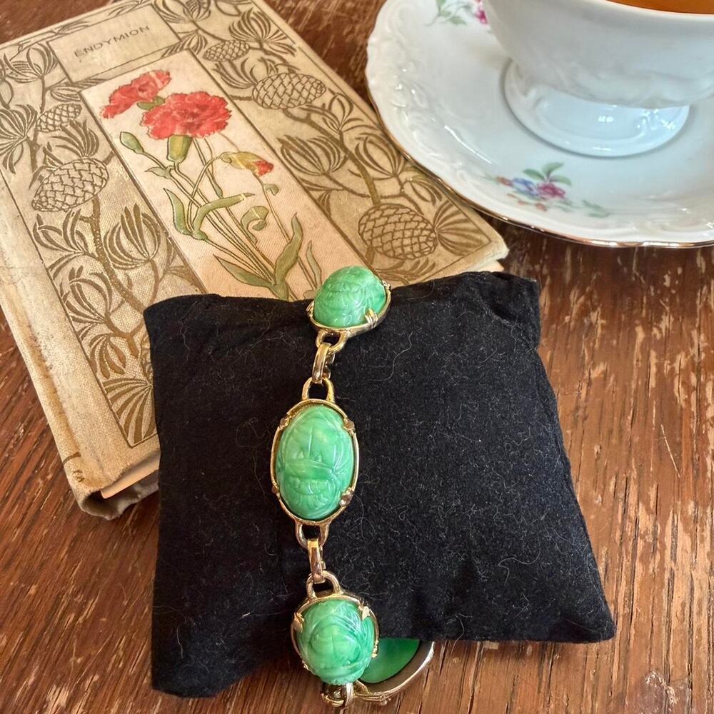 Stunning Egyptian revival scarab molded lucite bracelet